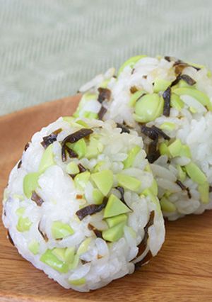 【離乳食完了期】枝豆こんぶおにぎり-レシピのメイン写真