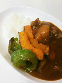 揚げ焼きピーマンと南瓜のカレー(市販)-レシピのメイン写真