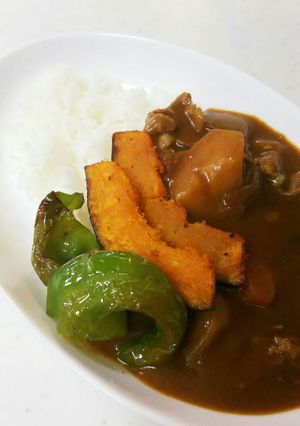 揚げ焼きピーマンと南瓜のカレー(市販)-レシピのメイン写真