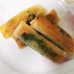 A picture of エビと豆苗の春巻き.