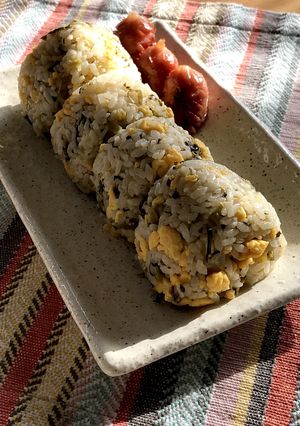 とっても簡単!高菜とそぼろのおにぎり-レシピのメイン写真