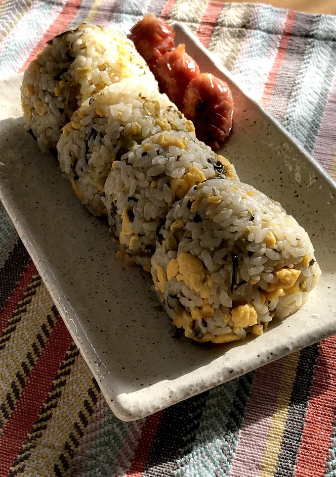 とっても簡単！高菜とそぼろのおにぎり-レシピのメイン写真