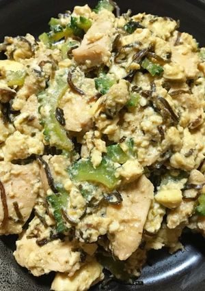 味付け簡単！鶏胸肉とゴーヤの塩昆布炒め-レシピのメイン写真