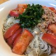 トマト、シーチキン、ニラの簡単そうめん