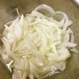 辛くなーい!サラダに玉葱の甘酢漬け