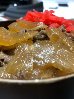 材料は鍋に入れるだけ!超簡単牛丼レシピ!-レシピのメイン写真