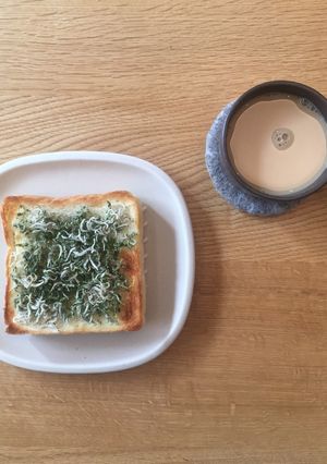 カリカリ雑魚と青海苔のおいしいトースト-レシピのメイン写真
