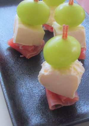 生ハムとマスカットとチーズのピンチョス-レシピのメイン写真
