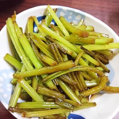 さつまいもの茎」を活かした！シャキシャキ食感のきんぴらや炒め煮レシピ