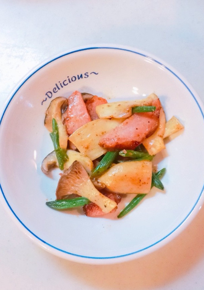 きのこと野菜とハムのチリパウダー炒め-レシピのメイン写真