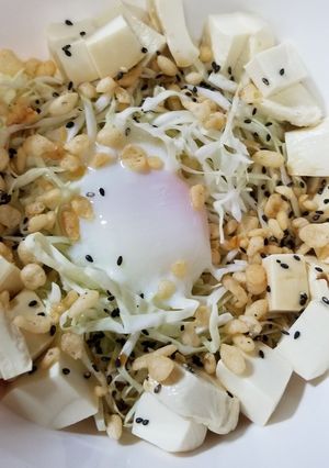 一人呑み❢キャベツ❀豆腐❀温玉サラダ-レシピのメイン写真