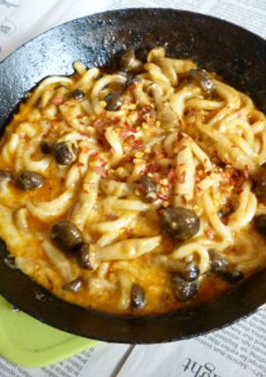 しめじ＋チーズの焼きうどんアラビアータ-レシピのメイン写真