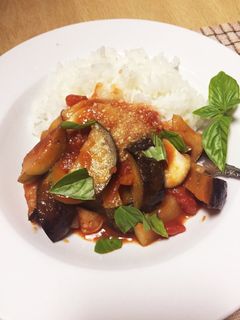 夏野菜のトマト煮込みにご飯♫-レシピのメイン写真