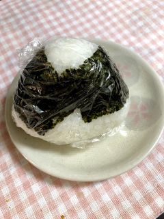 何個食べるの?クリチとしそ沢庵のおにぎり-レシピのメイン写真