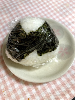 何個食べるの?クリチとしそ沢庵のおにぎり-レシピのメイン写真