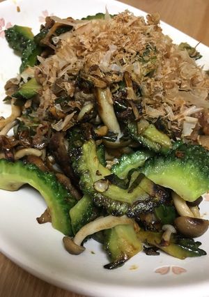 ゴーヤとキノコと豚肉のの炒めもの-レシピのメイン写真