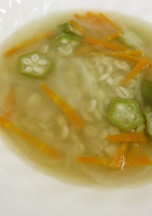 押し麦入りコンソメスープ-レシピのメイン写真