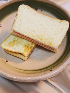 すぐ出来ちゃう甘じょっぱいハムトースト-レシピのメイン写真