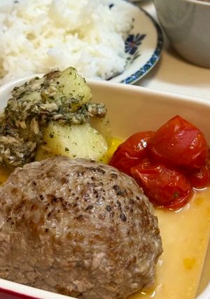 白ワインで蒸しハンバーグ　¥800-レシピのメイン写真