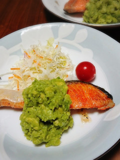 魚や肉に合う!色鮮やかなアボカドソース-レシピのメイン写真