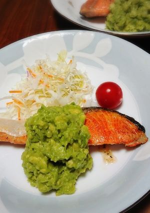 魚や肉に合う！色鮮やかなアボカドソース-レシピのメイン写真