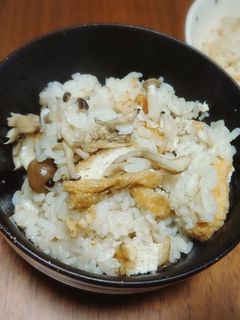 炊飯器でキノコたっぷり炊き込みご飯-レシピのメイン写真