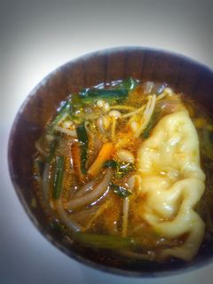 辛うま野菜餃子スープ☆焼く用の冷凍餃子で-レシピのメイン写真