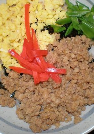 カラフルねぇ～☆３色丼！アレンジ可能です-レシピのメイン写真