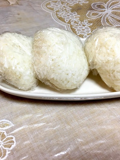 昆布茶でこんなに美味しい⁈塩おにぎり-レシピのメイン写真