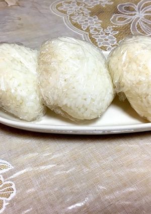昆布茶でこんなに美味しい⁈塩おにぎり-レシピのメイン写真