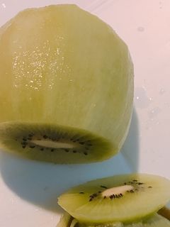 簡単!つるつるキウイの綺麗な剥き方♪-レシピのメイン写真