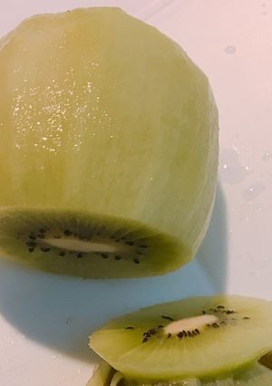 簡単！つるつるキウイの綺麗な剥き方♪-レシピのメイン写真