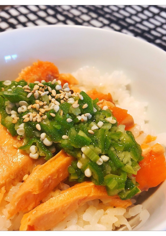 とろとろおくらソースのサーモンたたき丼-レシピのメイン写真