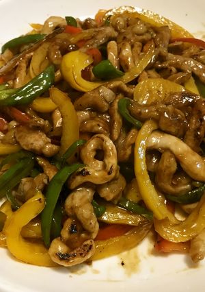 彩椒炒肉絲 (パプリカの豚肉炒め)-レシピのメイン写真