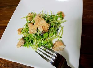 簡単おしゃれ！洋サーモン缶と豆苗のサラダ-レシピのメイン写真