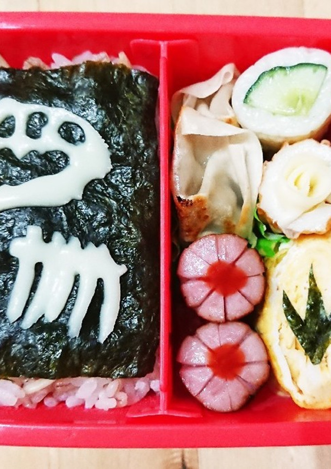 幼稚園のお弁当第12段!!手抜き恐竜*-レシピのメイン写真