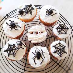 รูปของ スパイダーカップケーキ　ハロウィンに☆