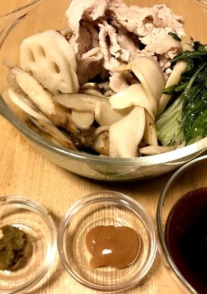 電子レンジで豚とキノコと野菜の蒸し鍋-レシピのメイン写真