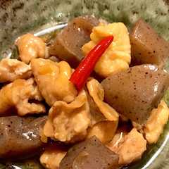 รูปของ 鶏皮とこんにゃくのさっぱり煮込み