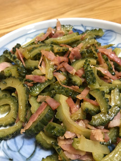 あと引く旨さ☆ゴーヤとベーコンの炒め物-レシピのメイン写真