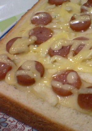 ウインナーとにんにくのとろけるトースト-レシピのメイン写真