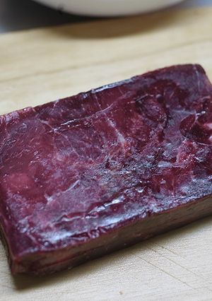 鯨赤肉の解凍方法（冷蔵庫編）-レシピのメイン写真