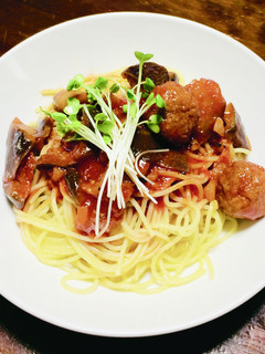 あるもんで。ナスと鶏ダンゴのトマトパスタ-レシピのメイン写真