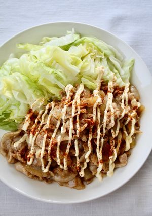 マヨ七味がポイント【豚と玉ねぎの甘口炒め-レシピのメイン写真