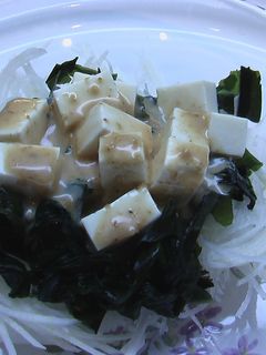金のごまだれで食べる豆腐わかめ大根サラダ-レシピのメイン写真
