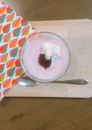 ゼリエースで☆むっちり苺ヨーグルトプリン-レシピのメイン写真