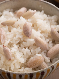 秋限定♪生落花生の炊き込みご飯-レシピのメイン写真