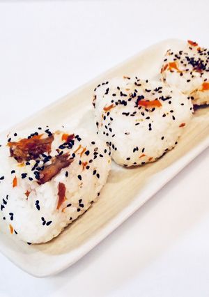 塩紅鮭カマ部分で焼きおにぎり-レシピのメイン写真