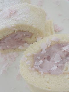 カルピスで♪春♡ いちごロールケーキ♡-レシピのメイン写真