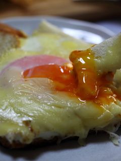 パンみみとチーズ目玉焼き-レシピのメイン写真